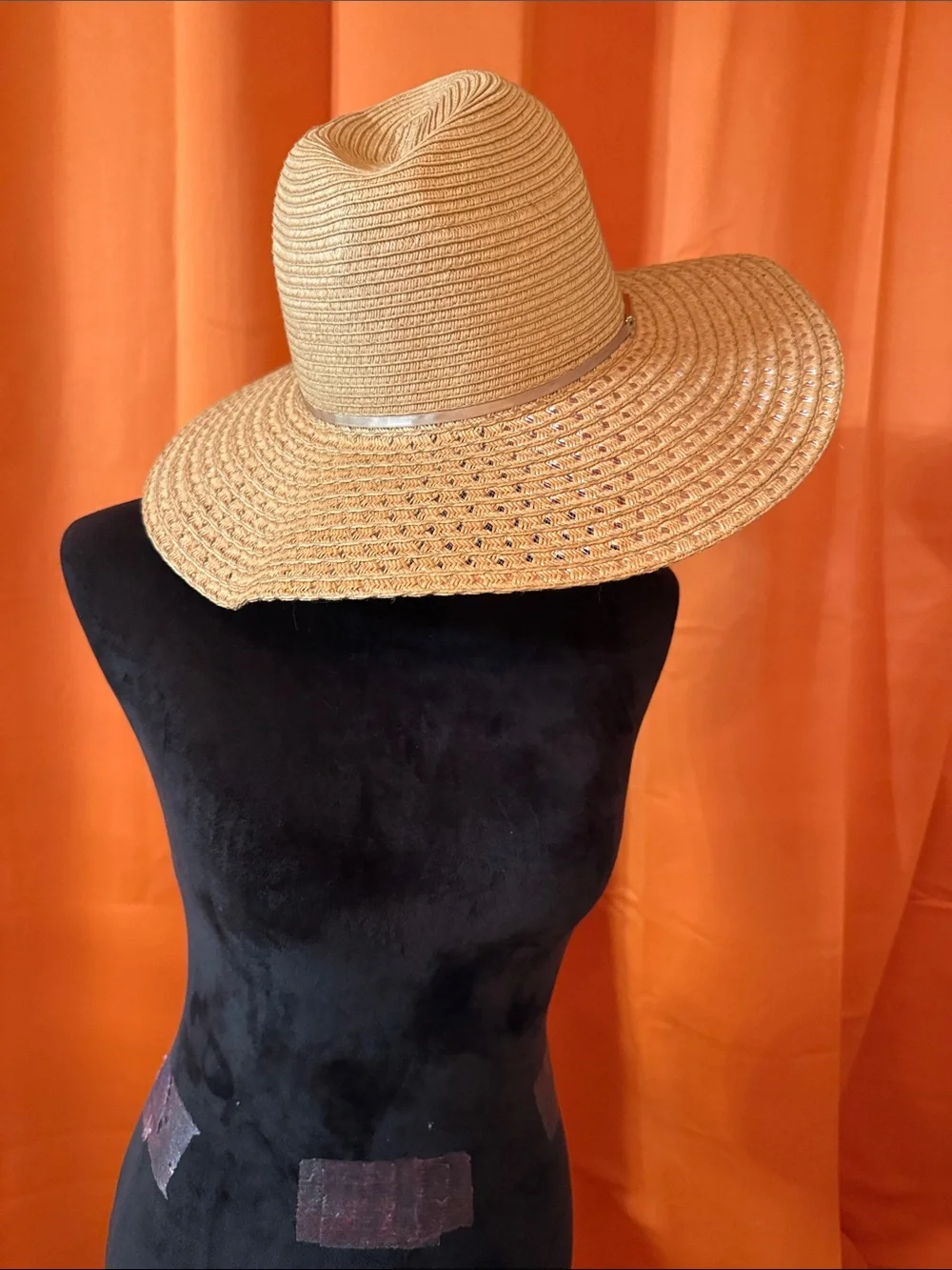 Halogen Tan Straw Sun Hat with Subtle Metallic Band